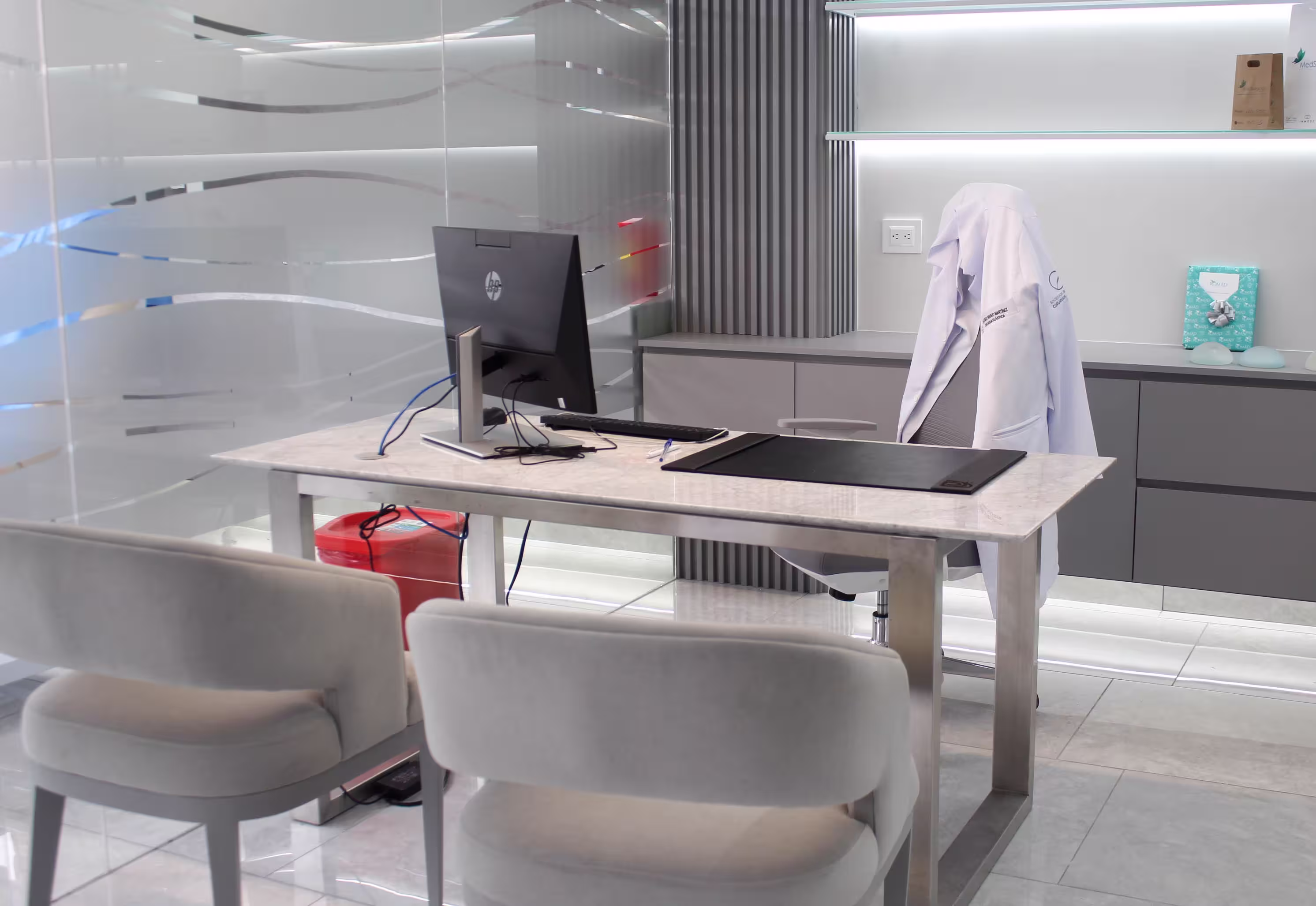 Sala de espera de la clínica DoCorpo con ambiente confortable