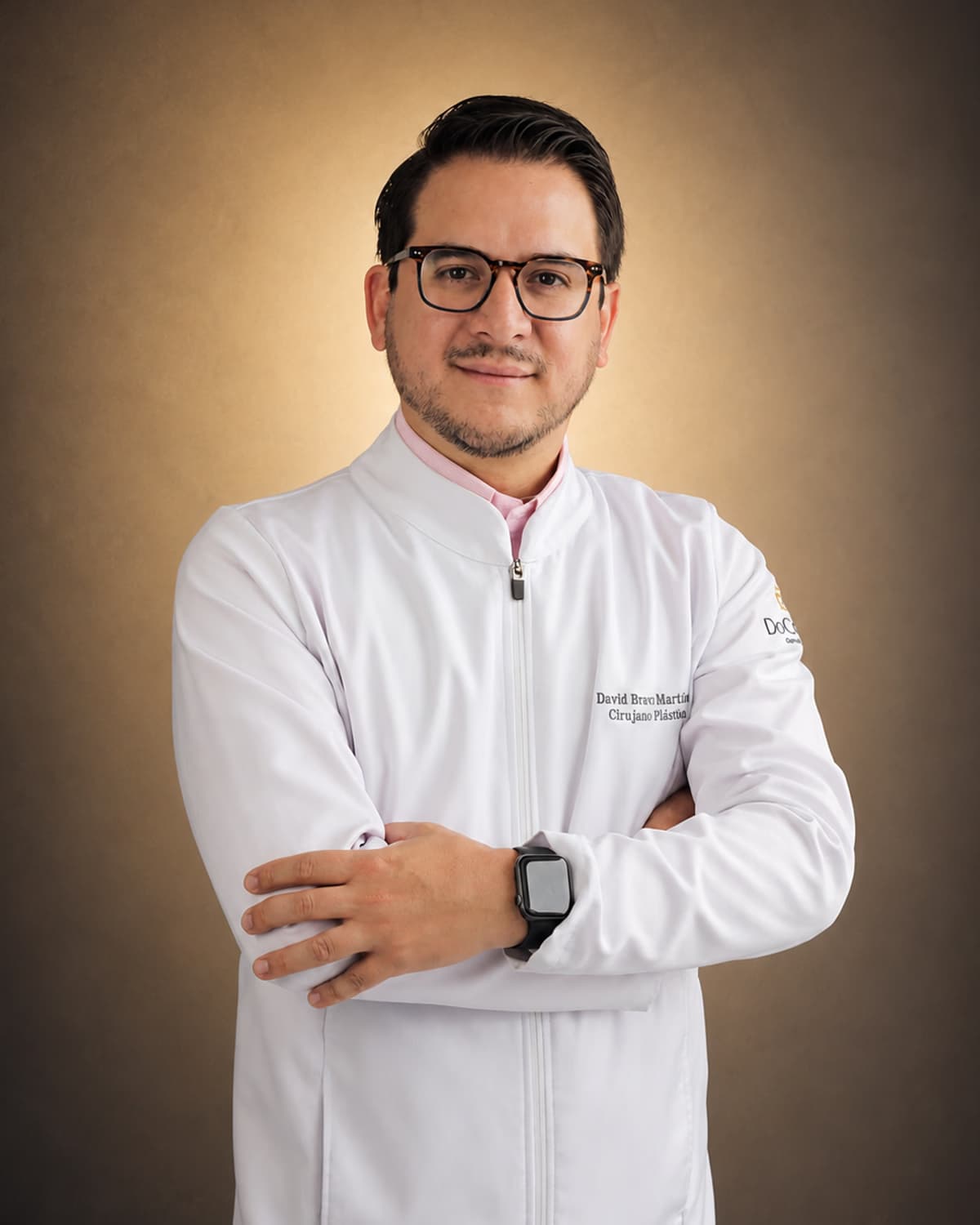 Retrato profesional de Dr. David Bravo Martínez